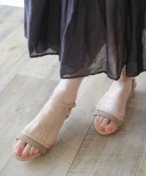 Fin（フィン）の「ダブルラインウエッジストラップサンダル（サンダル・レディース・ブラック/ベージュ/ネイビー/イエロー/グリーン/シルバー・22.5cm/23cm/23.5cm/24cm/24.5cm/25cm）」の15枚目の写真