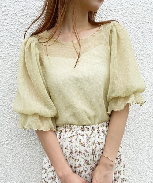 one after another NICE CLAUP（ワンアフターアナザーナイスクラップ）の「インナー付きプリーツシアトップス（シャツ/ブラウス・レディース・イエロー/アイボリー/ミント/モカ・FREE）」の4枚目の写真