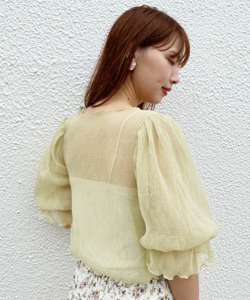 one after another NICE CLAUP（ワンアフターアナザーナイスクラップ）の「インナー付きプリーツシアトップス（シャツ/ブラウス・レディース・イエロー/アイボリー/ミント/モカ・FREE）」の6枚目の写真
