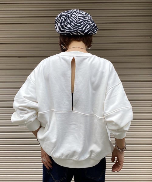 PAGEBOY（ページボーイ）の「バックオープンウラケプルオーバー(トレーナー/スウェット/裏毛)（スウェット・レディース・オフホワイト/ブラック/ダークブラウン/パープル・FREE）」の7枚目の写真