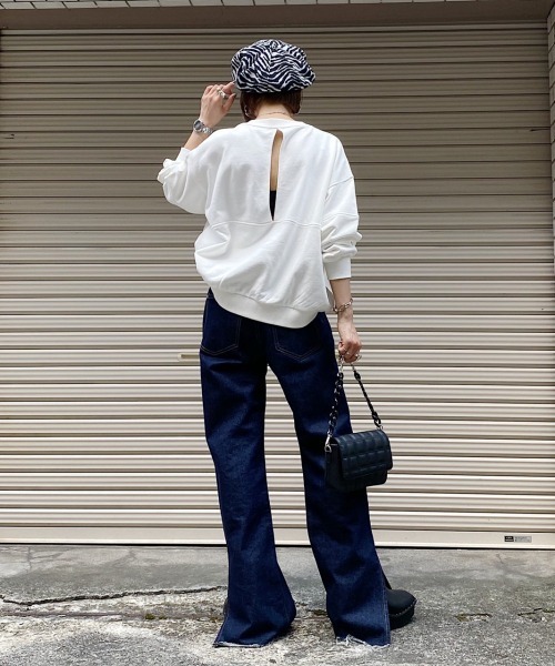 PAGEBOY（ページボーイ）の「バックオープンウラケプルオーバー(トレーナー/スウェット/裏毛)（スウェット・レディース・オフホワイト/ブラック/ダークブラウン/パープル・FREE）」の10枚目の写真