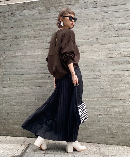 PAGEBOY（ページボーイ）の「バックオープンウラケプルオーバー(トレーナー/スウェット/裏毛)（スウェット・レディース・オフホワイト/ブラック/ダークブラウン/パープル・FREE）」の14枚目の写真