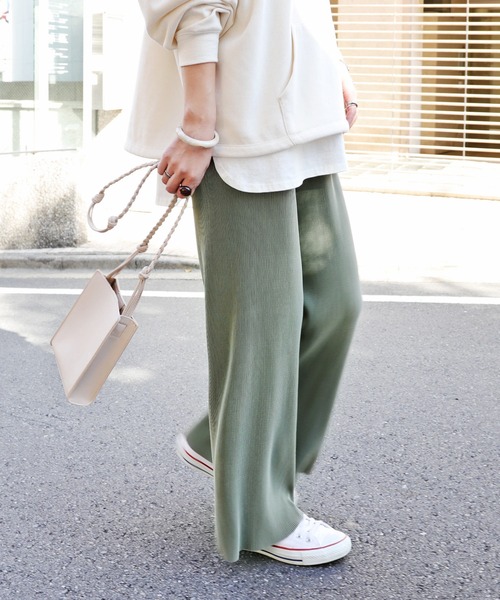 andme(アンドミー)の「プリーツワイドパンツ ウエストゴム(その他パンツ・レディース・ブラック/ブラウン/ブルー/グリーン/チャコールグレー/ライトブラウン・M)」の5枚目の写真