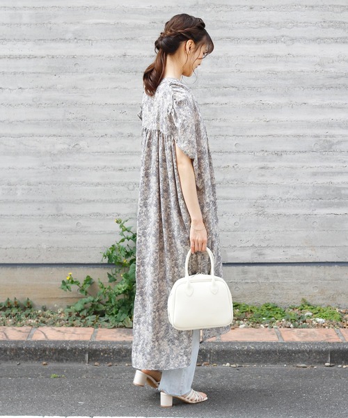 Crisp yours(クリスプユアーズ)の「フラワーリラックスワンピース(ワンピース・レディース・ホワイト/グレー・FREE)」の17枚目の写真