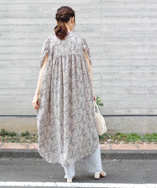 Crisp yours(クリスプユアーズ)の「フラワーリラックスワンピース(ワンピース・レディース・ホワイト/グレー・FREE)」の13枚目の写真