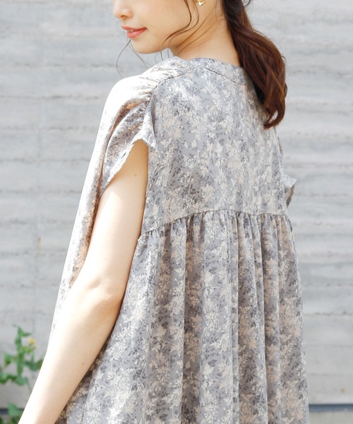 Crisp yours(クリスプユアーズ)の「フラワーリラックスワンピース(ワンピース・レディース・ホワイト/グレー・FREE)」の3枚目の写真