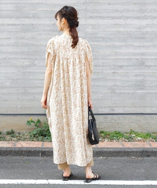 Crisp yours(クリスプユアーズ)の「フラワーリラックスワンピース(ワンピース・レディース・ホワイト/グレー・FREE)」の7枚目の写真