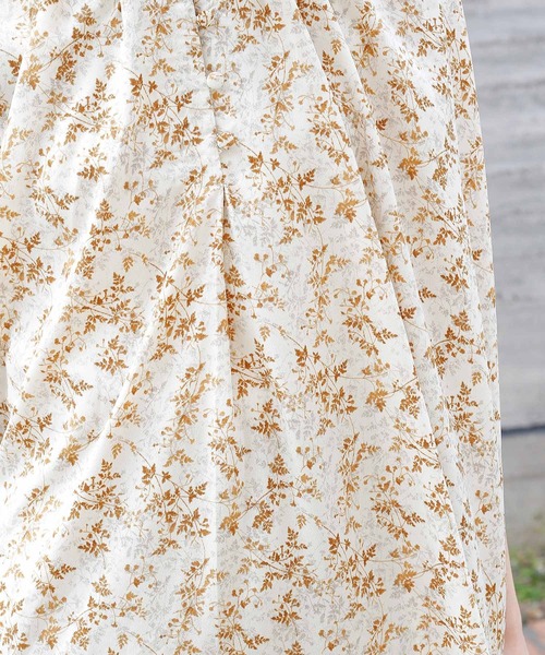 Crisp yours(クリスプユアーズ)の「フラワーリラックスワンピース(ワンピース・レディース・ホワイト/グレー・FREE)」の19枚目の写真