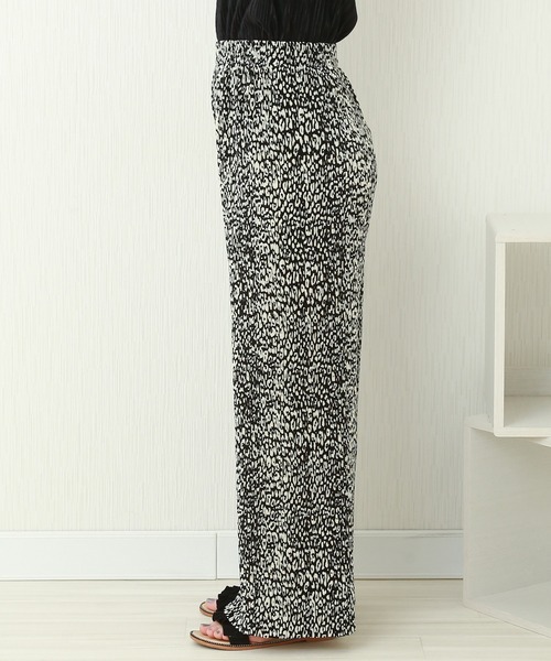 CHARM BERRY TIC(チャームベリーチック)の「総柄クリスタルプリーツパンツ(その他パンツ・レディース・ブラック系その他/ブラック系その他2・M)」の3枚目の写真