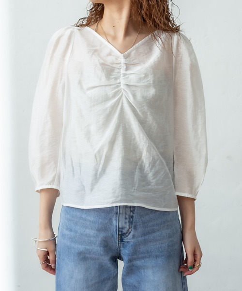 mystic（ミスティック）の「シアーギャザー使いブラウス（シャツ/ブラウス・レディース・ブラック/ベージュ/オフホワイト・FREE）」の11枚目の写真