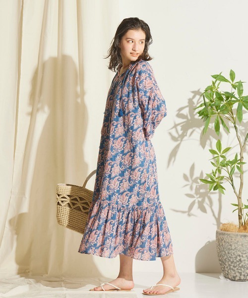 LIPSTAR（リップスター）の「ペイズリー柄ワンピース（ワンピース・レディース・ブルー系その他/ベージュ系その他・M）」の4枚目の写真