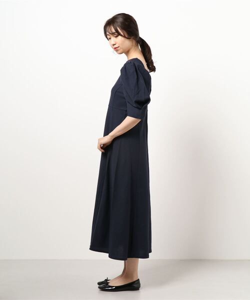 MOUSSY（マウジー）の「BACK OPEN PUFF SHOULDER ドレス（ワンピース・レディース・ブラウン/ライトカーキ/ダークネイビー・1/2）」の17枚目の写真