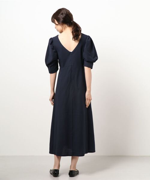 MOUSSY（マウジー）の「BACK OPEN PUFF SHOULDER ドレス（ワンピース・レディース・ブラウン/ライトカーキ/ダークネイビー・1/2）」の19枚目の写真