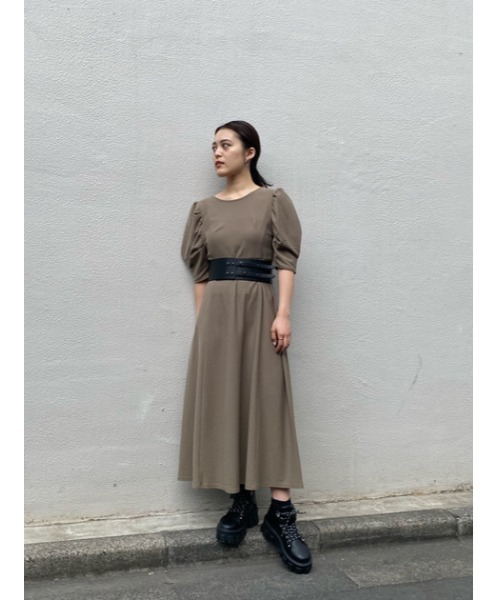 MOUSSY（マウジー）の「BACK OPEN PUFF SHOULDER ドレス（ワンピース・レディース・ブラウン/ライトカーキ/ダークネイビー・1/2）」の20枚目の写真