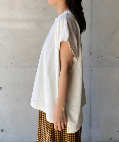 CAPRICIEUX LE'MAGE(カプリシューレマージュ)の「USコットンMORROBAY Tシャツ(Tシャツ/カットソー・レディース・オフホワイト/ブラック/カーキ・FREE)」の9枚目の写真