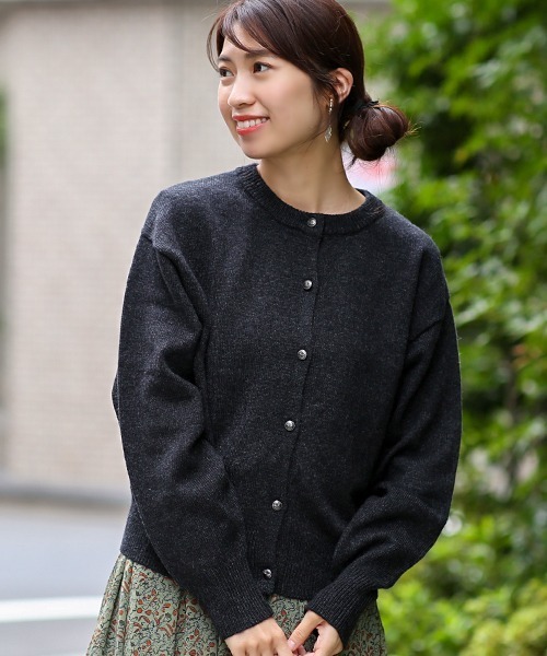 チチカカ（チチカカ）の「ベーシックコンチョニットカーディガン（カーディガン/ボレロ・レディース・ブラック/パープル/ピンク/グリーン・FREE）」の2枚目の写真