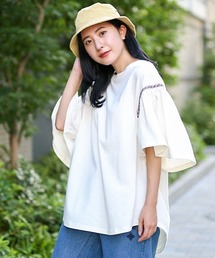 袖ライン刺繍トップス