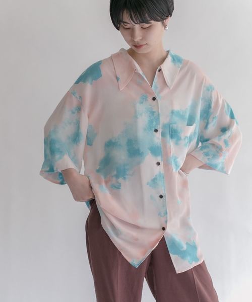 KBF（ケイビーエフ）の「ペイントプリントシャツ（シャツ/ブラウス・レディース・ベージュ/ブラウン/ピンク・ONE）」の3枚目の写真