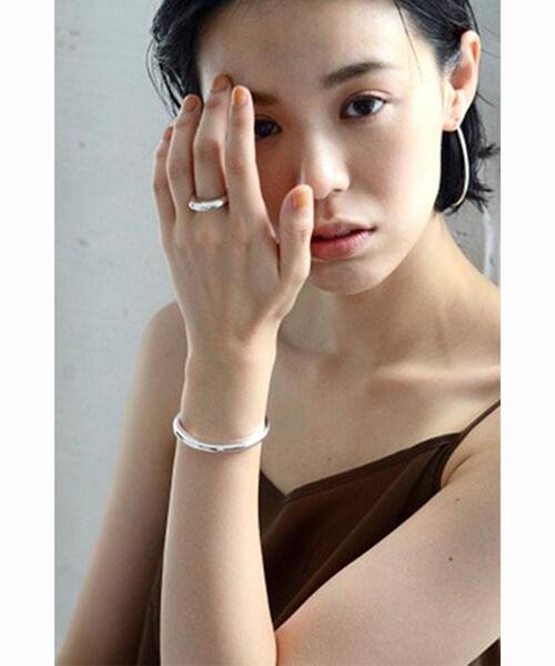 BYOKA(ビョーカ)の「<BYOKA(ビョーカ)>CRESCENT SV バングル(バングル/リストバンド・レディース・シルバー・FREE)」の4枚目の写真