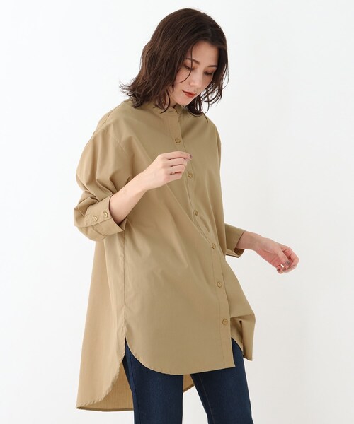 SHOO・LA・RUE(シューラルー)の「◆シンプルバンドカラーシャツ(シャツ/ブラウス・レディース・ダークブラウン/ライトベージュ/ホワイト系/ピンク系・02/03/04)」の1枚目の写真