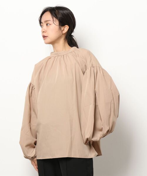 toucher du brise(トゥシェドブリーズ)の「【yumi. コラボ ボリュームスリーブが可愛い】パフスリーブブラウス(シャツ/ブラウス・レディース・ベージュ/オフホワイト/ブラウン/カーキ/ピンク/クリーム・S/M)」の19枚目の写真