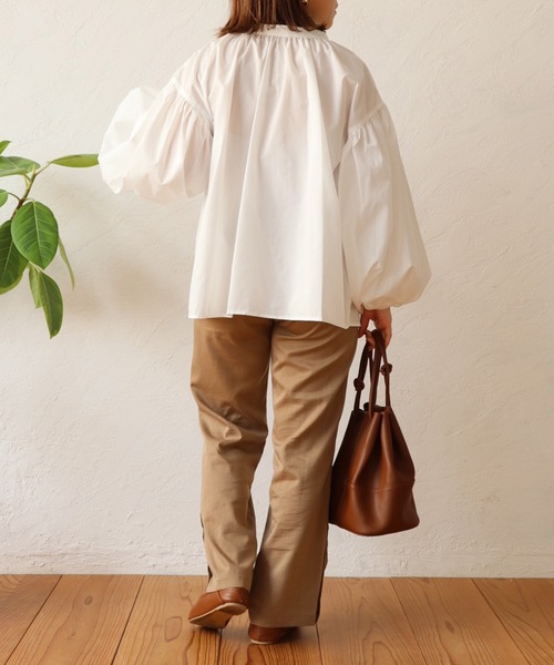 toucher du brise(トゥシェドブリーズ)の「【yumi. コラボ ボリュームスリーブが可愛い】パフスリーブブラウス(シャツ/ブラウス・レディース・ベージュ/オフホワイト/ブラウン/カーキ/ピンク/クリーム・S/M)」の9枚目の写真