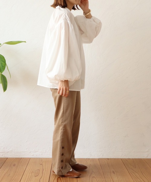 toucher du brise(トゥシェドブリーズ)の「【yumi. コラボ ボリュームスリーブが可愛い】パフスリーブブラウス(シャツ/ブラウス・レディース・ベージュ/オフホワイト/ブラウン/カーキ/ピンク/クリーム・S/M)」の15枚目の写真