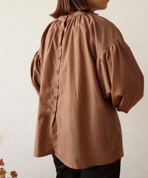 toucher du brise(トゥシェドブリーズ)の「【yumi. コラボ ボリュームスリーブが可愛い】パフスリーブブラウス(シャツ/ブラウス・レディース・ベージュ/オフホワイト/ブラウン/カーキ/ピンク/クリーム・S/M)」の16枚目の写真