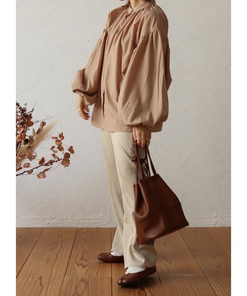 toucher du brise(トゥシェドブリーズ)の「【yumi. コラボ ボリュームスリーブが可愛い】パフスリーブブラウス(シャツ/ブラウス・レディース・ベージュ/オフホワイト/ブラウン/カーキ/ピンク/クリーム・S/M)」の18枚目の写真