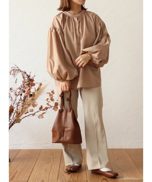 toucher du brise(トゥシェドブリーズ)の「【yumi. コラボ ボリュームスリーブが可愛い】パフスリーブブラウス(シャツ/ブラウス・レディース・ベージュ/オフホワイト/ブラウン/カーキ/ピンク/クリーム・S/M)」の7枚目の写真