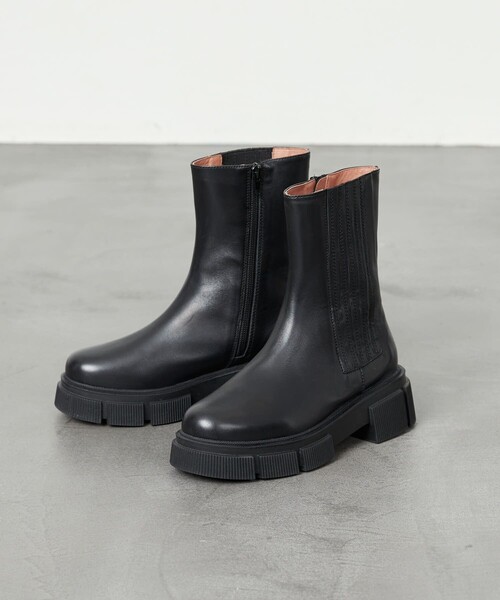 Firsthand（ファーストハンド）の「Firsthand/ファーストハンド ATELIER BRUGGE / アトリエブルージュ サイドゴアショートブーツ（ブーツ・レディース・ブラック・M/L/S）」の2枚目の写真