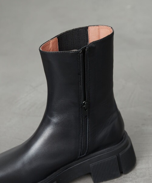 Firsthand（ファーストハンド）の「Firsthand/ファーストハンド ATELIER BRUGGE / アトリエブルージュ サイドゴアショートブーツ（ブーツ・レディース・ブラック・M/L/S）」の8枚目の写真