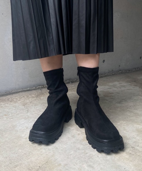 prose verse(プロズヴェール)の「《ZOZO・店舗限定》トラックソールストレッチショートブーツ(ブーツ・レディース・ブラック/ブラック系その他・SMALL/MEDIUM/LARGE/LL)」の2枚目の写真