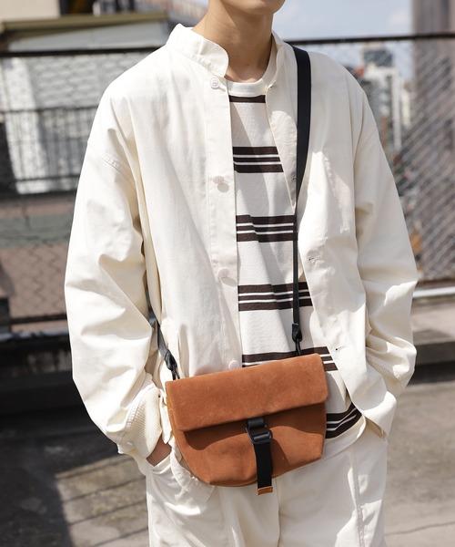 niko and...(ニコアンド)の「フェイクスウェードメッセンジャーバッグ(メッセンジャーバッグ・メンズ・ブラック/ブラウン・0)」の1枚目の写真