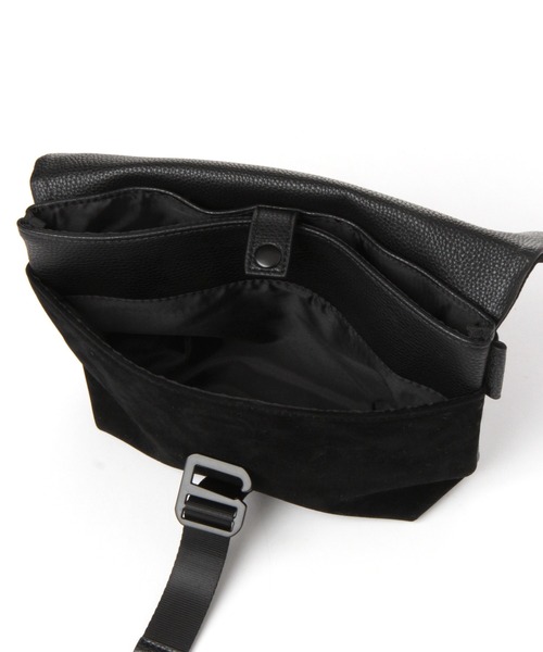 niko and...(ニコアンド)の「フェイクスウェードメッセンジャーバッグ(メッセンジャーバッグ・メンズ・ブラック/ブラウン・0)」の10枚目の写真