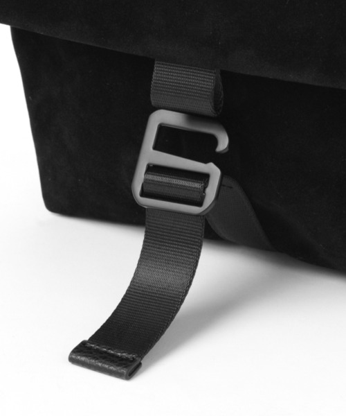 niko and...(ニコアンド)の「フェイクスウェードメッセンジャーバッグ(メッセンジャーバッグ・メンズ・ブラック/ブラウン・0)」の14枚目の写真