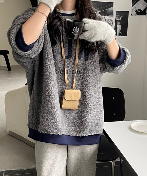 emi+（エミプラス）の「レディース オーバーサイズボアロゴトレーナー（ニット/セーター・レディース・ベージュ/ブラウン/グレー/モカ/カーキ・FREE）」の11枚目の写真