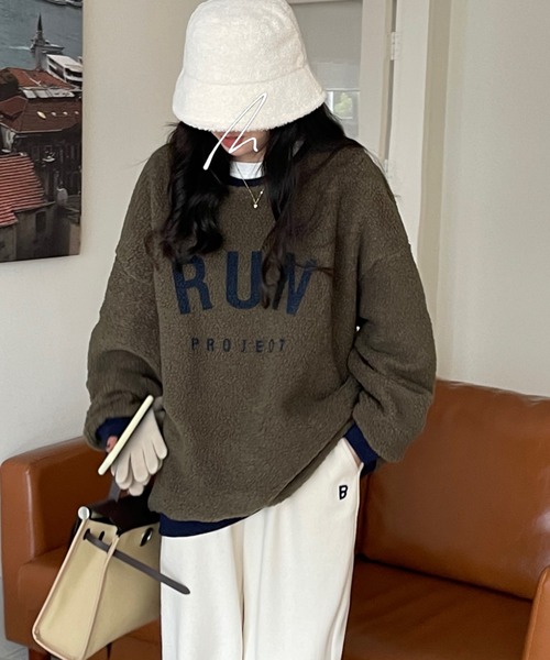 emi+（エミプラス）の「レディース オーバーサイズボアロゴトレーナー（ニット/セーター・レディース・ベージュ/ブラウン/グレー/モカ/カーキ・FREE）」の16枚目の写真