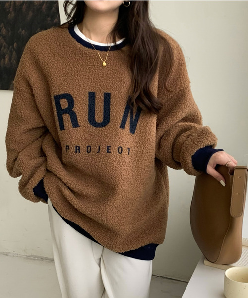 emi+（エミプラス）の「レディース オーバーサイズボアロゴトレーナー（ニット/セーター・レディース・ベージュ/ブラウン/グレー/モカ/カーキ・FREE）」の21枚目の写真