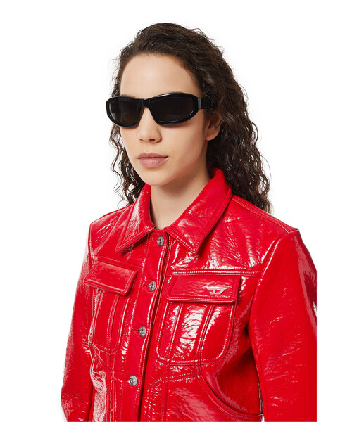 DIESEL(ディーゼル)の「レディース ブルゾン レギュラーフィット コーティング加工(ブルゾン・レディース・ブラック・SMALL/X-SMALL/LARGE/MEDIUM)」の2枚目の写真
