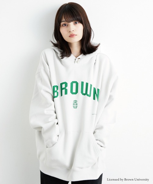 JUNRED（ジュンレッド）の「BROWN UNIVERSITY×JUNRed カレッジロゴプルパーカー（パーカー・メンズ・チャコールグレー/ライトグレー/グリーン・L/M）」の3枚目の写真