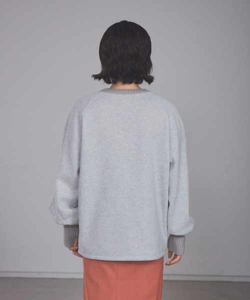 NOMINE(ノミネ)の「エンボス加工ロゴ裏起毛リブニットスウェット(スウェット・レディース・オフホワイト/パープル/チャコールグレー/グリーン・フリー)」の8枚目の写真