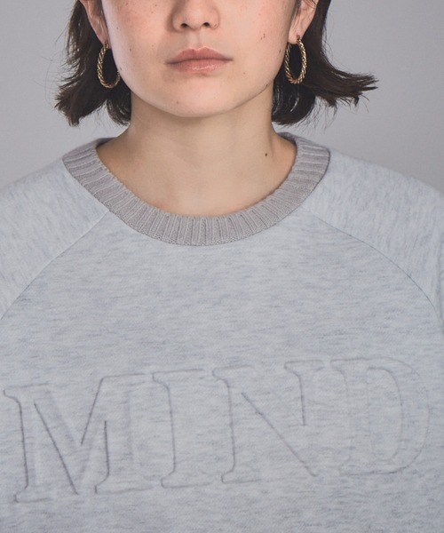 NOMINE(ノミネ)の「エンボス加工ロゴ裏起毛リブニットスウェット(スウェット・レディース・オフホワイト/パープル/チャコールグレー/グリーン・フリー)」の10枚目の写真