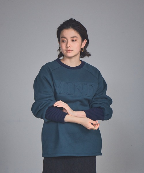 NOMINE(ノミネ)の「エンボス加工ロゴ裏起毛リブニットスウェット(スウェット・レディース・オフホワイト/パープル/チャコールグレー/グリーン・フリー)」の16枚目の写真