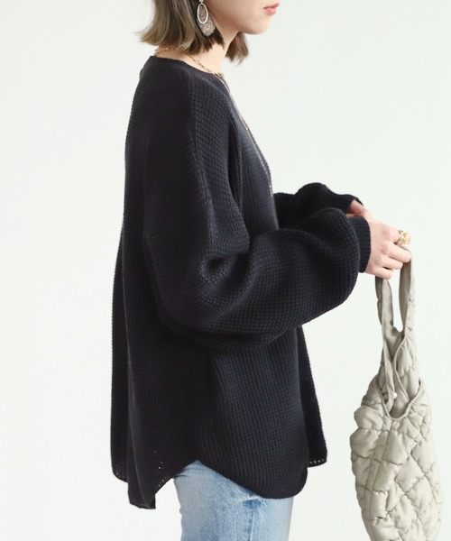 reca（レカ）の「ワッフル編みドルマンスリーブニット（ニット/セーター・レディース・ブラック/グレー/グレイッシュベージュ・FREE）」の7枚目の写真