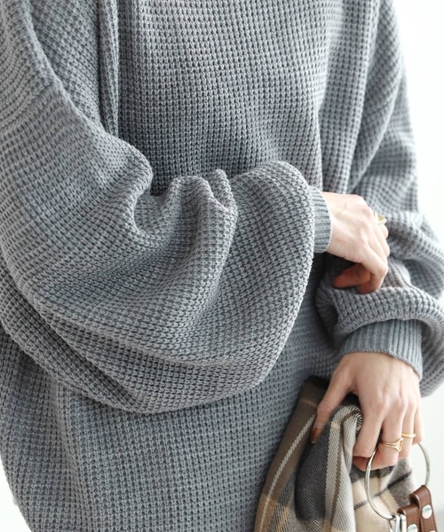 reca（レカ）の「ワッフル編みドルマンスリーブニット（ニット/セーター・レディース・ブラック/グレー/グレイッシュベージュ・FREE）」の17枚目の写真