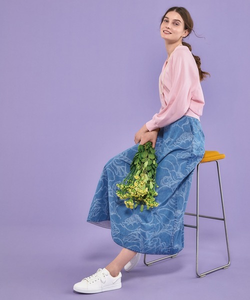 STRAWBERRY-FIELDS（ストロベリーフィールズ）の「フルフローラデニム　スカート（デニムスカート・レディース・ネイビー/ブルー・1/2）」の11枚目の写真