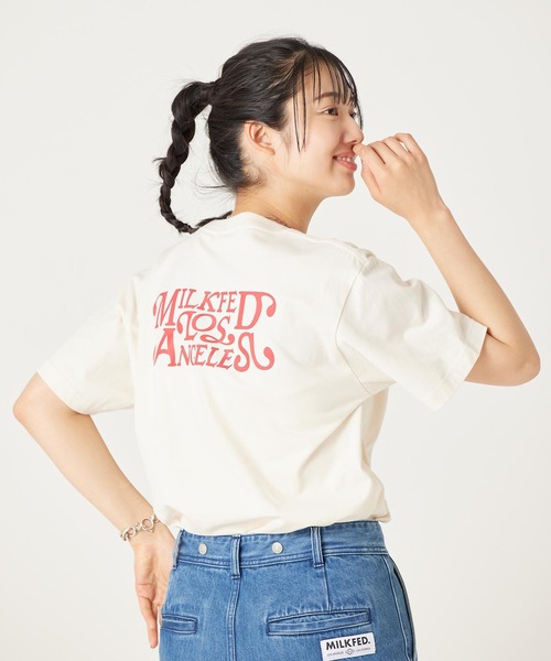 MILKFED.(ミルクフェド)の「S/S TEE FABULOUS LOGO(Tシャツ/カットソー・レディース・ホワイト/ライトブルー/ブラック/ネイビー/オフホワイト・ONE SIZE)」の3枚目の写真