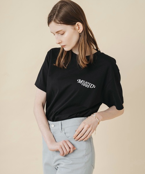 MILKFED.(ミルクフェド)の「S/S TEE FABULOUS LOGO(Tシャツ/カットソー・レディース・ホワイト/ライトブルー/ブラック/ネイビー/オフホワイト・ONE SIZE)」の6枚目の写真