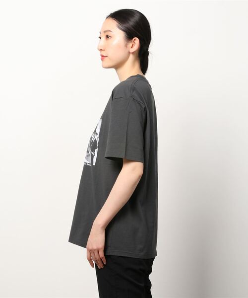 The Beatles（ザビートルズ）の「[THE BEATLES/ザ ビートルズ] フォトプリントTシャツ（Tシャツ/カットソー・レディース・オフホワイト/チャコール・XL/L/M）」の5枚目の写真